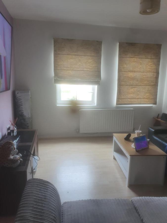 Nice 2 Bed Apartment London Bagian luar foto